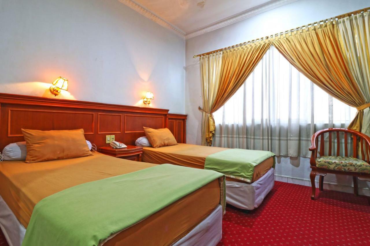 Hotel Sumatera Medan Exterior photo